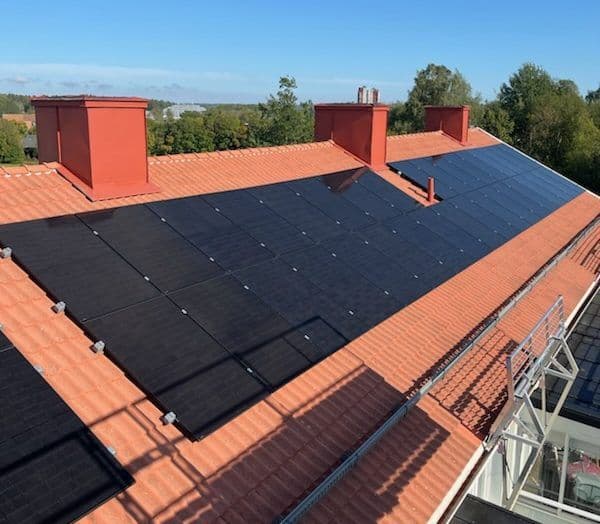 Solceller på taket hos BRF Lönnen